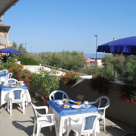 Hotel Caravelle Pesaro Esterno foto