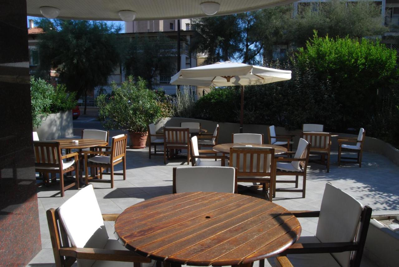 Hotel Caravelle Pesaro Esterno foto