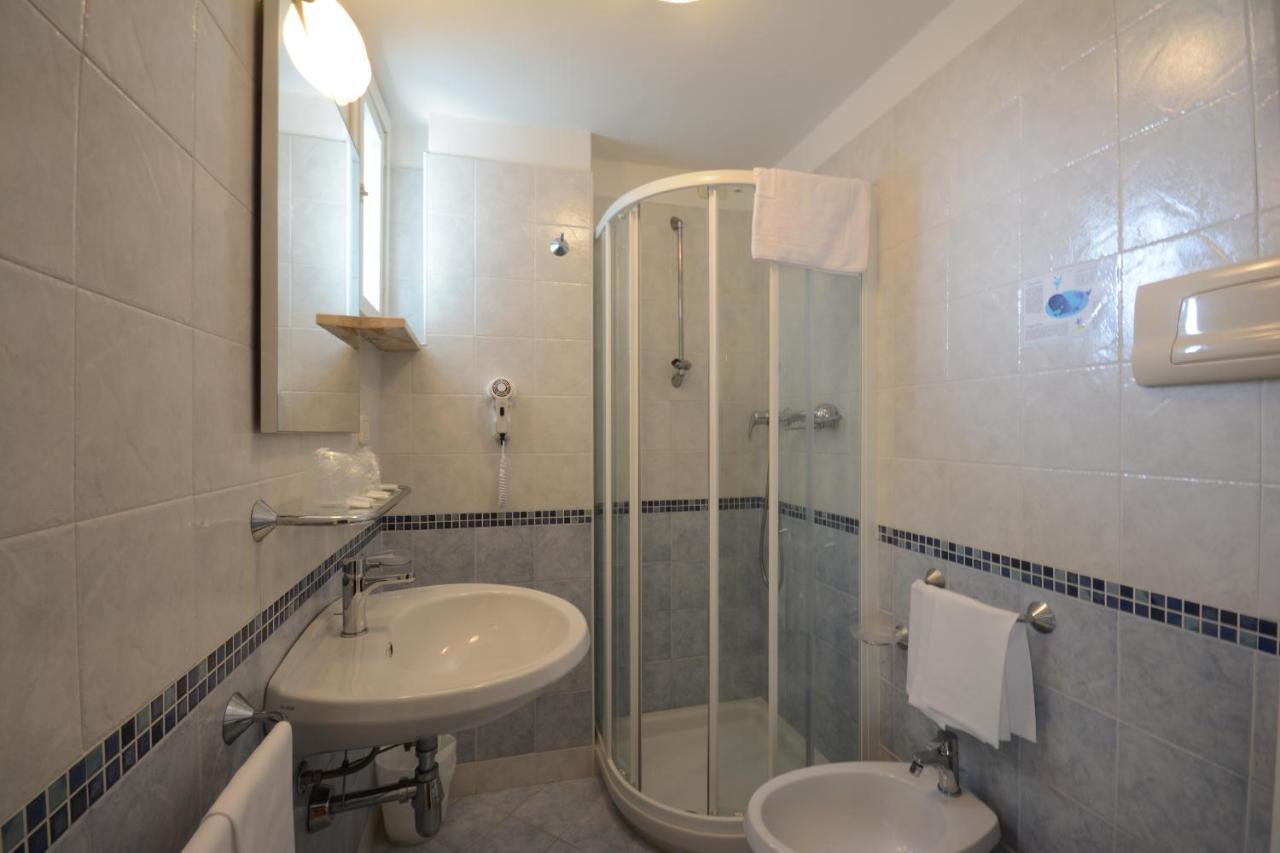Hotel Caravelle Pesaro Esterno foto