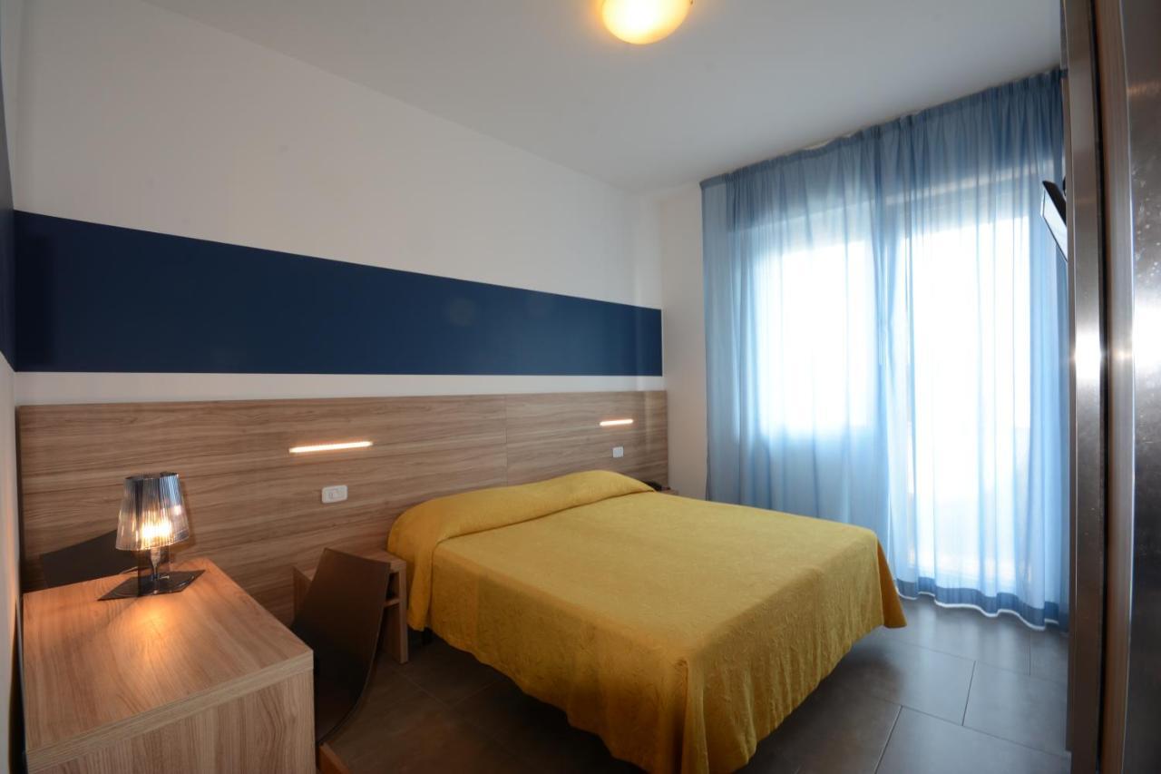 Hotel Caravelle Pesaro Esterno foto