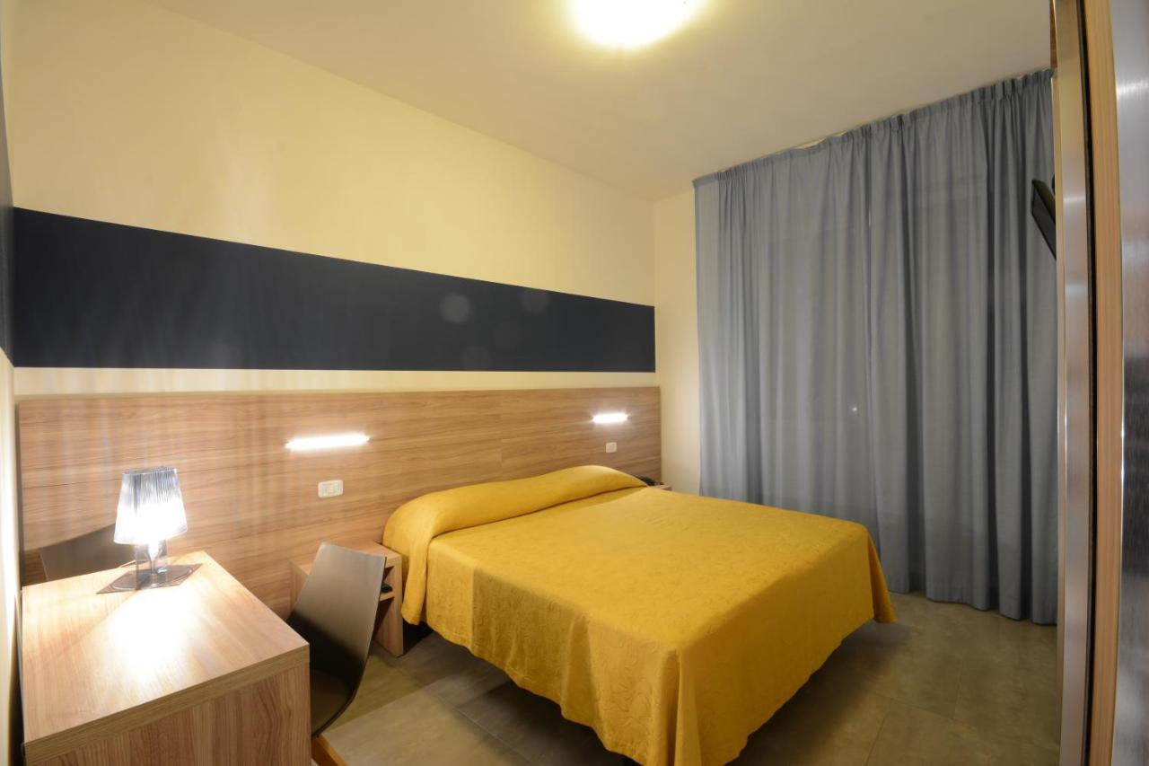 Hotel Caravelle Pesaro Esterno foto