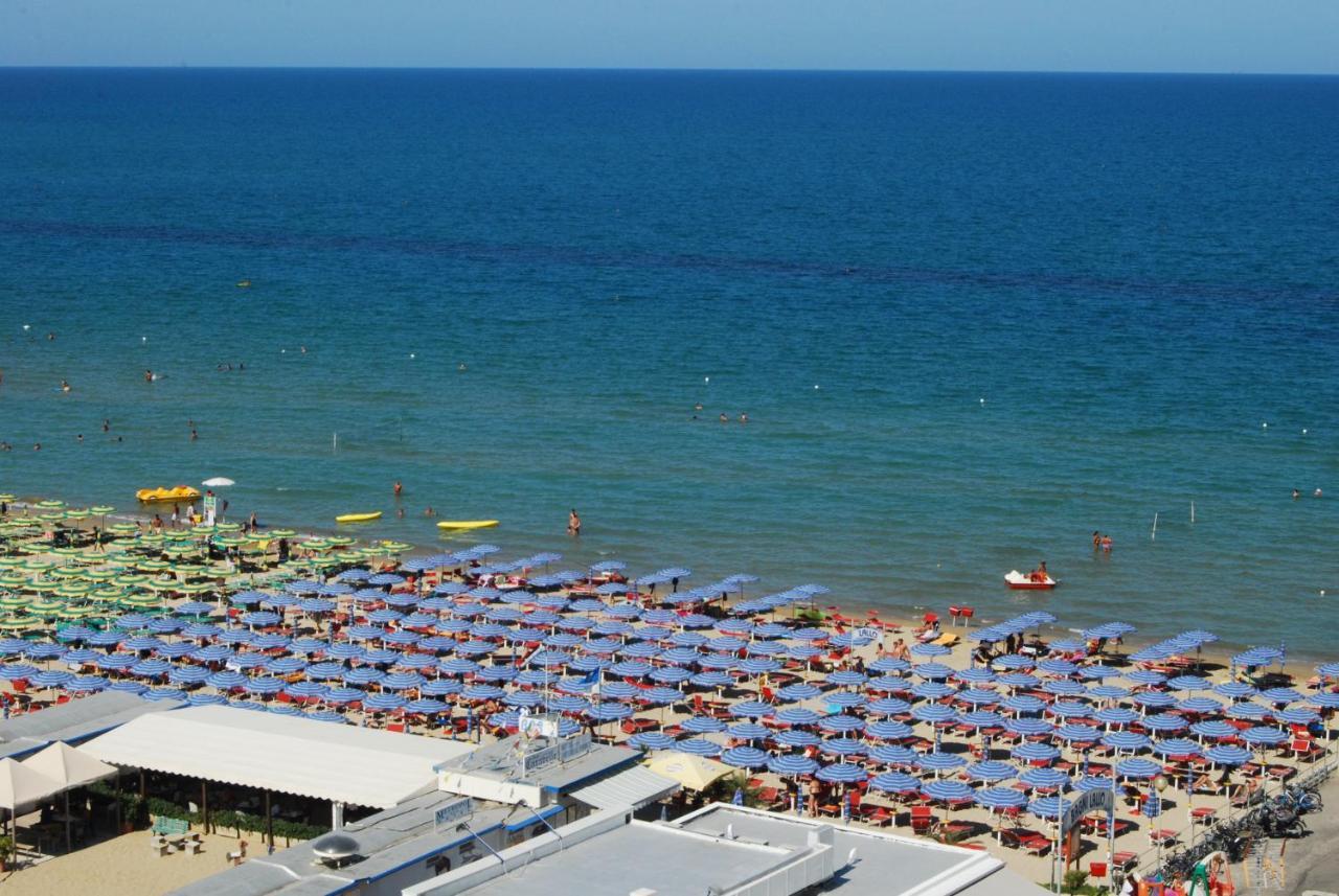 Hotel Caravelle Pesaro Esterno foto