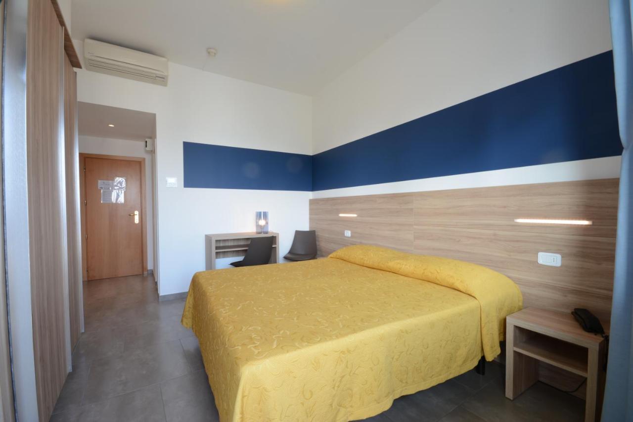 Hotel Caravelle Pesaro Esterno foto