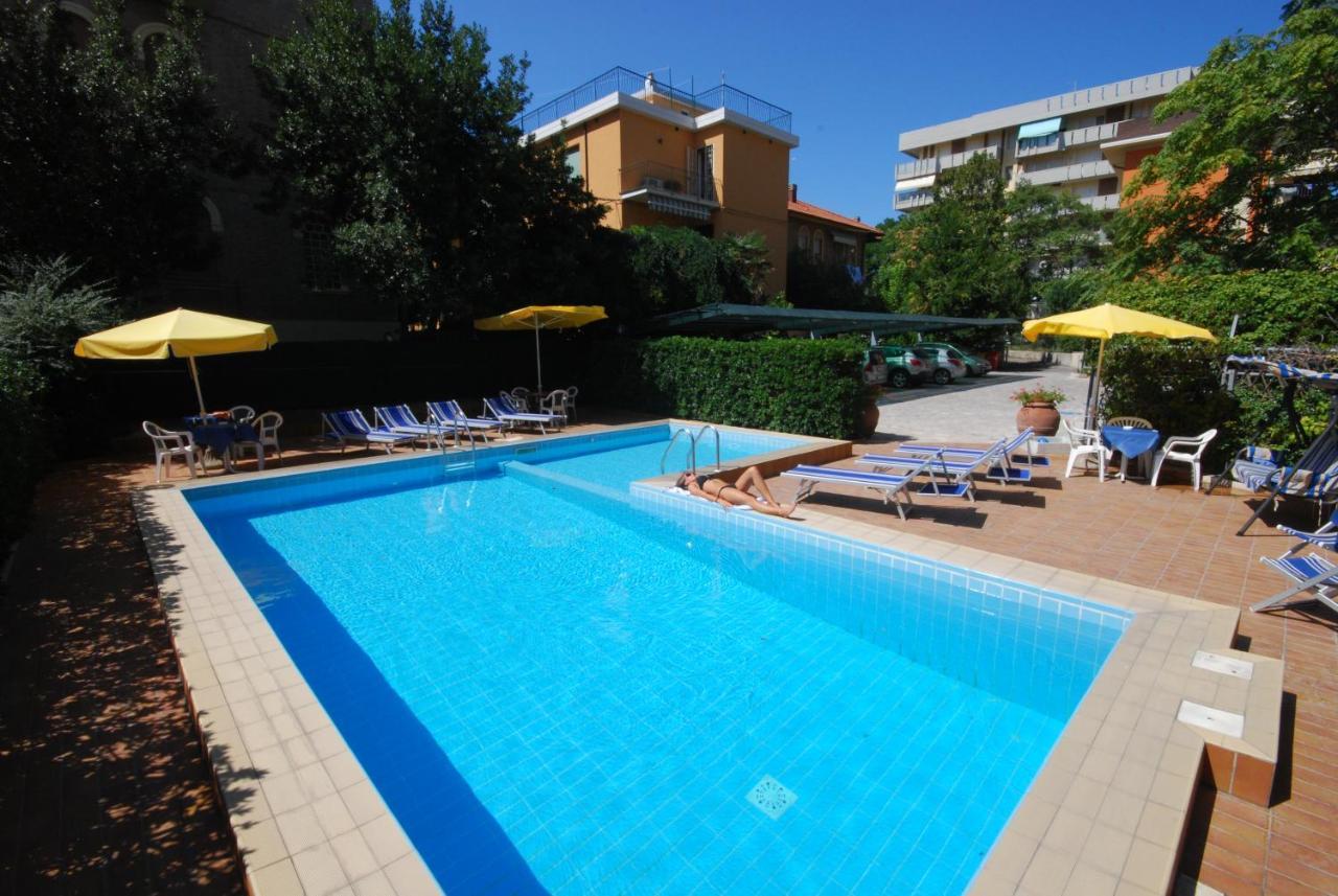 Hotel Caravelle Pesaro Esterno foto