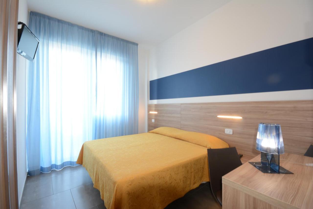 Hotel Caravelle Pesaro Esterno foto