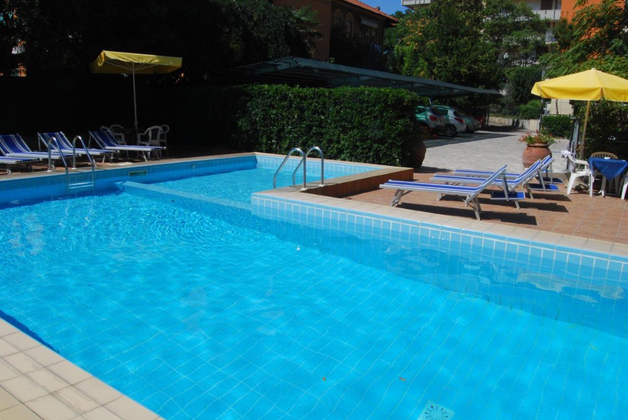 Hotel Caravelle Pesaro Esterno foto