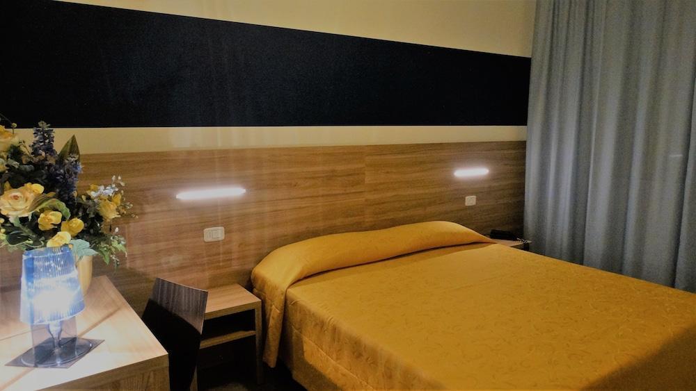 Hotel Caravelle Pesaro Esterno foto