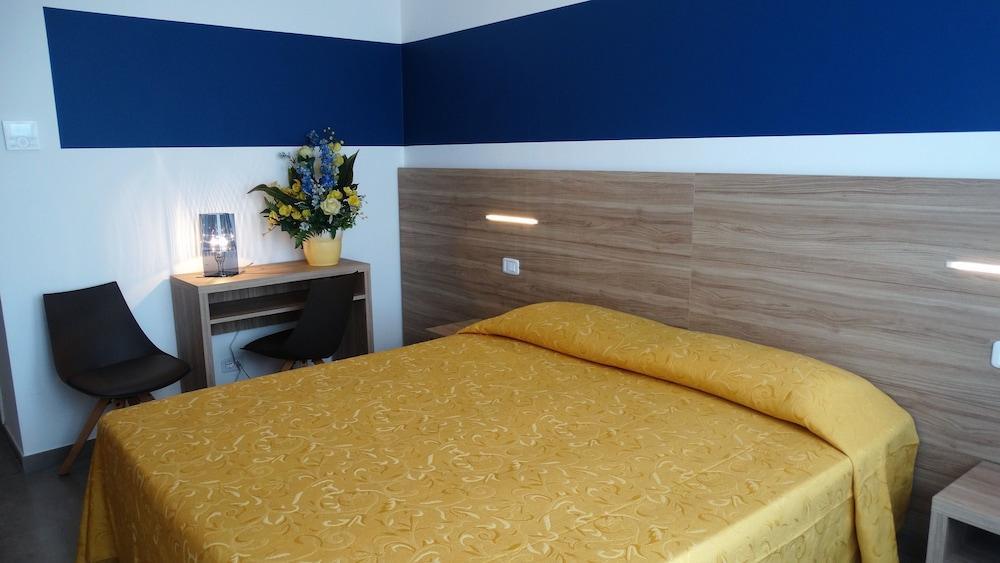 Hotel Caravelle Pesaro Esterno foto